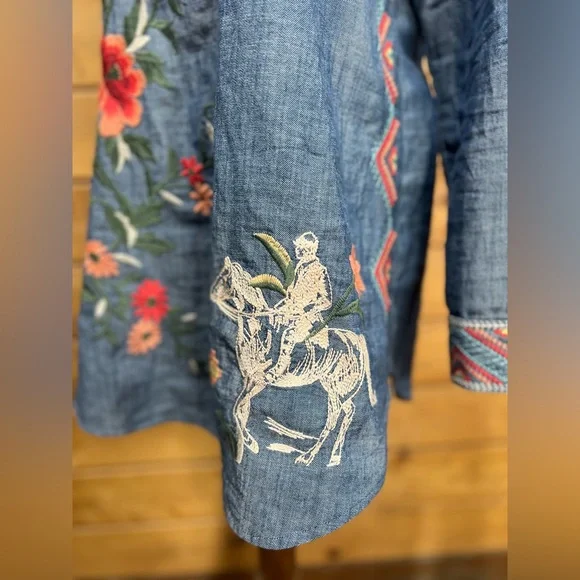 Johnny Was Zipup Shirt Tunic Denim Blue Embroidered Floral Horse Equine Medium - Picture 9 of 12